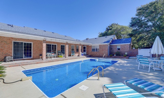 Pine Knoll Shores House | Pine Knoll Shores Getaway - Walk to Beach!