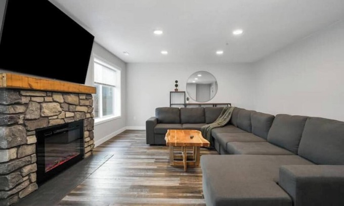 Salem House | Pine River Estate
