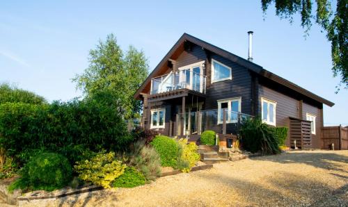 Pentney House | Pine Tree Lodge - Pentney Lakes