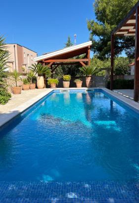 Pakostane Villa | Pine Tree Villa