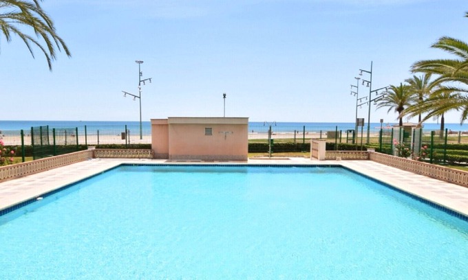 La Pineda Apartment | PINEDA 7 with communal pool, beach at 100m