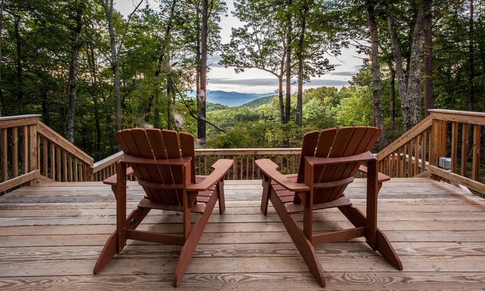 Piney Mountain Cabin | Piney Cabin: Mountain Views + Dog Friendly