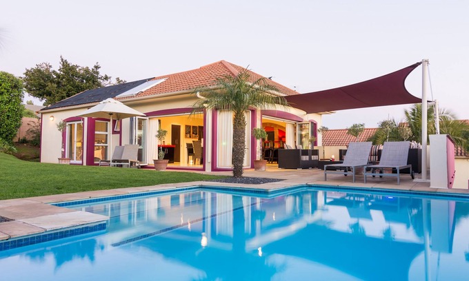 Heldervue House | Pink Rose Guesthouse & Spa | FOR MEN ONLY | Room 2 apartment