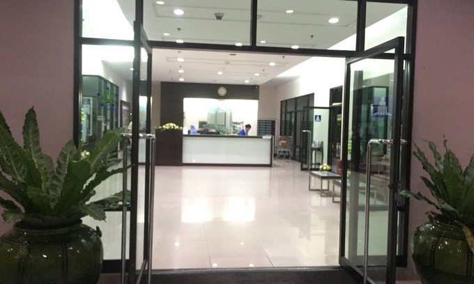 Arun Amarin Condo | PinKhao Modern High Floor, 1 BR condo near Khaosan Road, royal temple