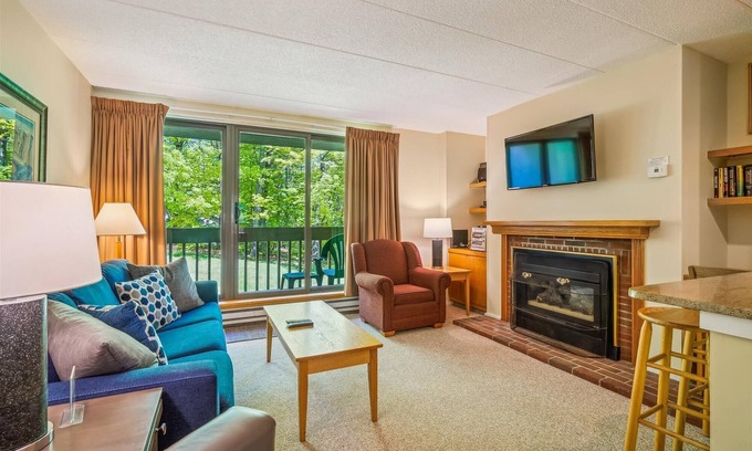 Killington Condo | Pinnacle B04 Cozy 1 bedroom, 1 bath with shuttle to the slopes everyday of the week. Pinnacle B04 The outdoor pool, hot tub, and, tennis courts are open during summer only.