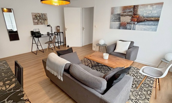 Saint-Brieuc Apartment | Pinvidik apartment with private parking close to city center and train station