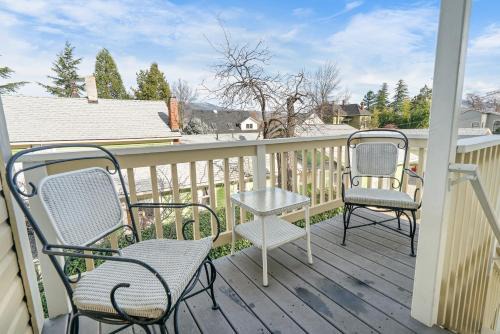 Historic Downtown District House | Pioneer Vacation Rentals - Pioneer North Suite downtown Ashland