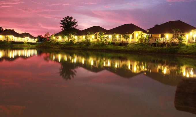 Si Maha Phot Hotel | Pirom Lake And Resort