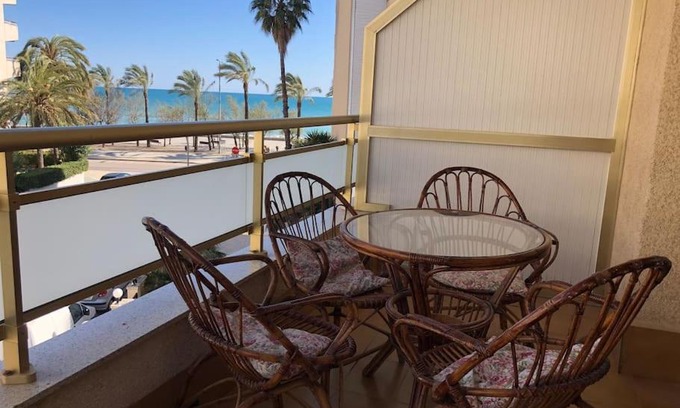 Calafell Apartment | Pis a tocar de la platja amb wifi i parking inclòs
