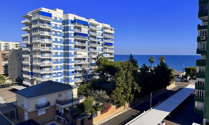Benicassim Apartment | Piso a pie de playa con piscina y vistas al mar