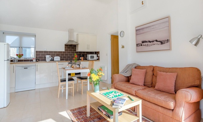 Crewkerne Cottage | Pitch Back - UK45387