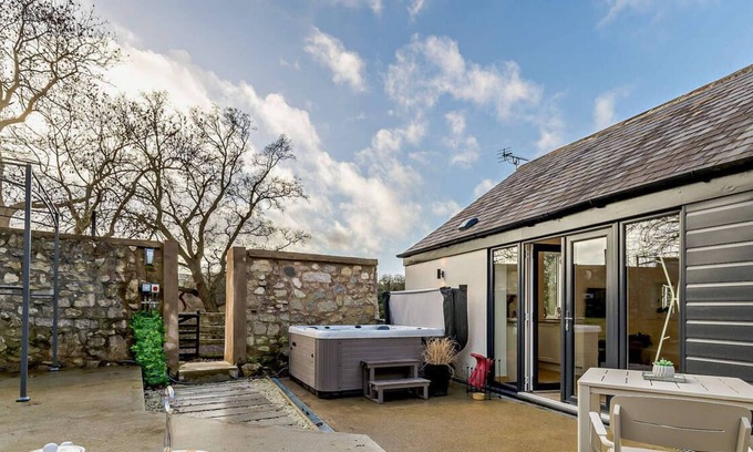 Nannerch House | Piw Gwyn Cottage in the beautiful Mold