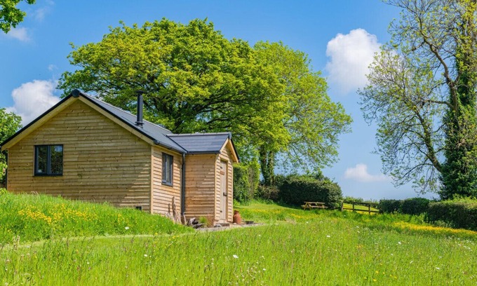Graddon Cross House | Place Farm Cabin - One Bedroom House, Sleeps 2