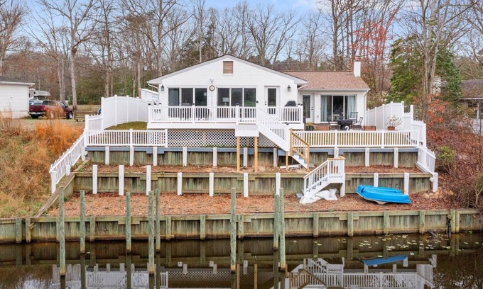 Colonial Beach House | Placid Bay Cottage