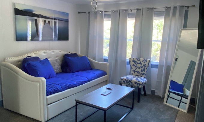 Hammond Apartment | Plant MOOD2! FREE STREET PARKING & Wi-Fi!