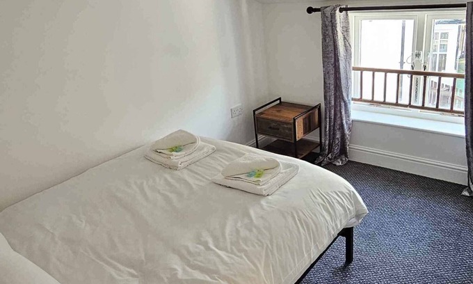 Mynydd Isa Cottage | Plas Bellin Comfort Cottages Kitchen & Bath Wi-Fi & TV Pet-Friendly
