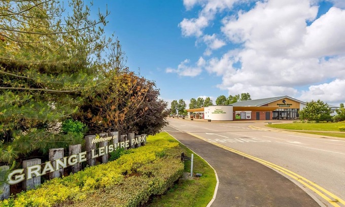 Mablethorpe Ski Chalet | Platinum Lakeview Lodge Sleeps 6