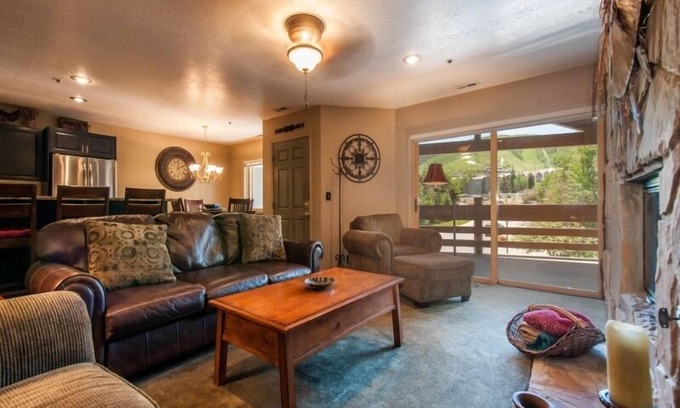 North Park City Condo | Platinum Rated 2BR Sleeps 7/8 Walk to the Slopes, Downtown. Location,Location!