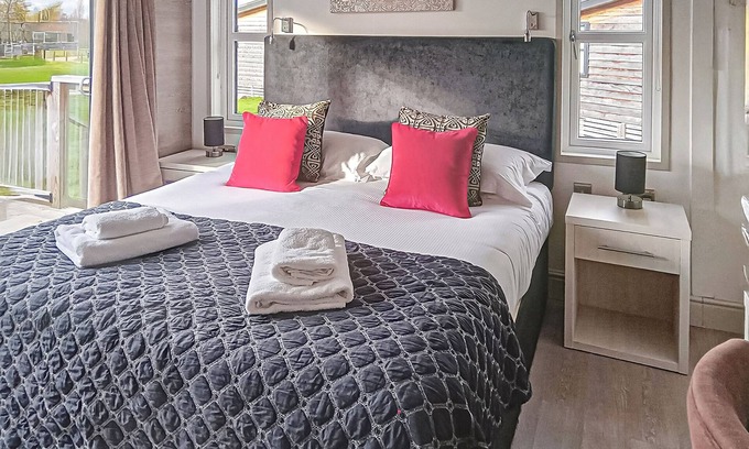 Newbury Ski Chalet | Platinum Spa Six Pet