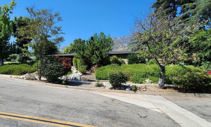 Altadena House | PLATINUM STAYS IN ALTADENA