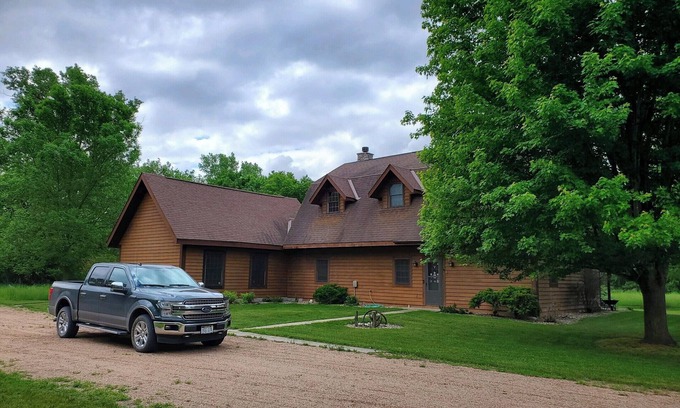 Merrick County Cabin | Platte River Lodge Retreat and Relaxation!