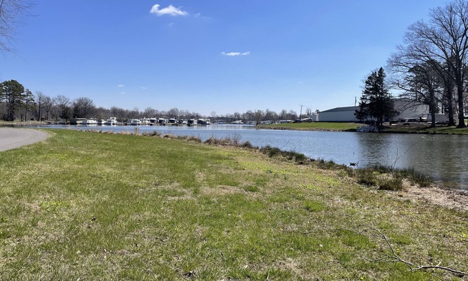 Carbondale RV Rental | PLAY PORT MARINA. Eclipse Hot Spot. Lake front campsite. North Lot parking.