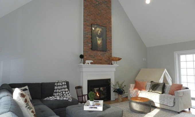Windham House | Play & Relax in Windham – Spacious Bedrooms, Hot Tub, Fire Pit & Basement Den