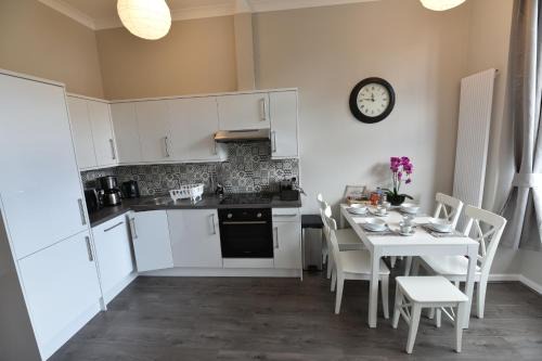 Newington Apartment | Pleasance Apartment Ground Floor Main Door Access