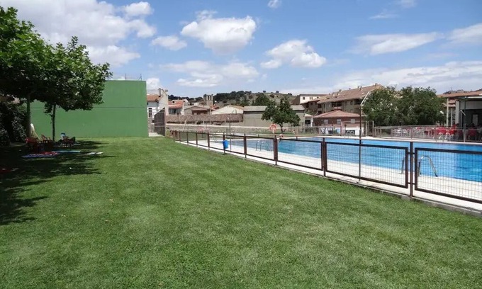 Burgohondo Apartment | Pleasant 1-bedroom studio in Burgohondo