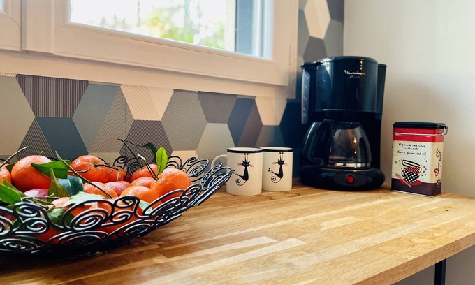 Le Coudray Bed & Breakfast | Pleasant independent room overlooking the town of Le Coudray.