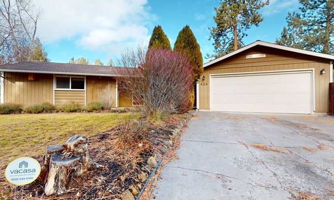 Larkspur House | Pleasant PNW retreat with enclosed yard, grill, & W/D - dogs ok, near skiing