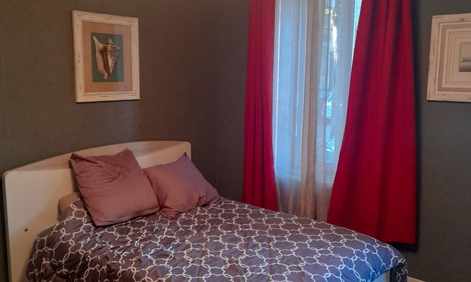 Liberation Apartment | Pleasant studio between train station and town center free parking nearby shops