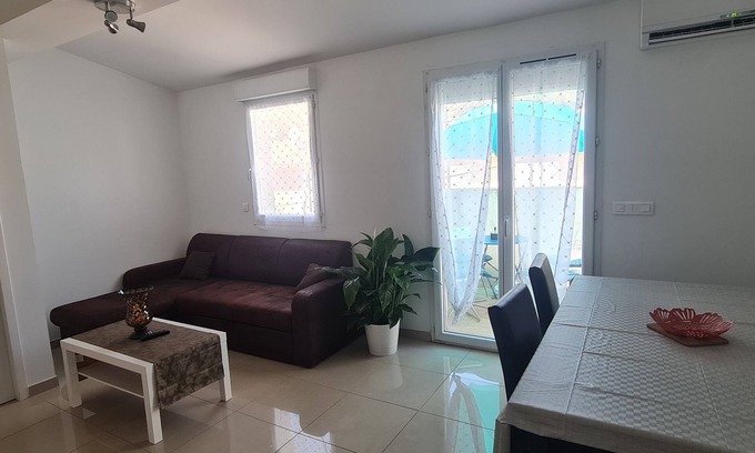 Ensues-la-Redonne House | Pleasant town house