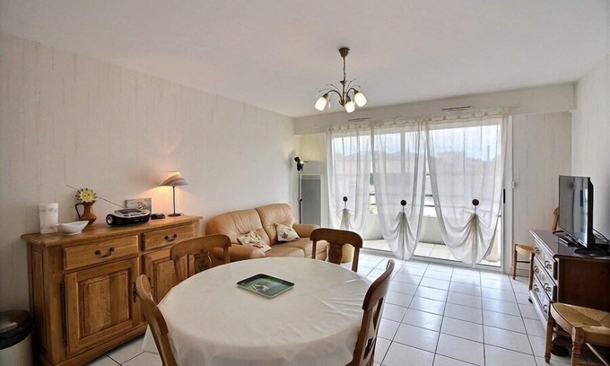 Berck-sur-Mer Apartment | PLEIADE 11: 2-person apartment in city center with private parking.