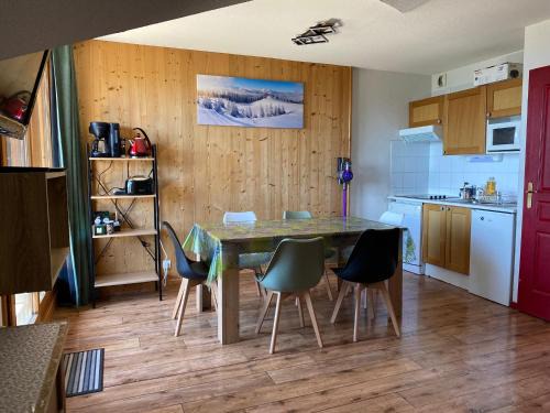 Montgellafrey Apartment | Plein sud, grande pièce de vie, vue imprenable sur les montagnes et parking couvert privé