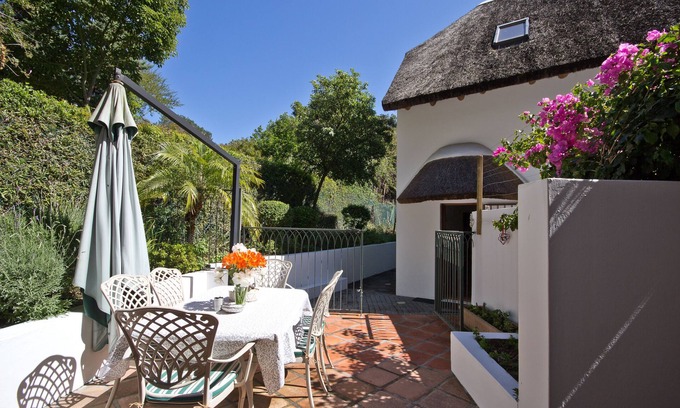 Steenberg Estate Cabin | Plotsklaps Self Catering Cottage
