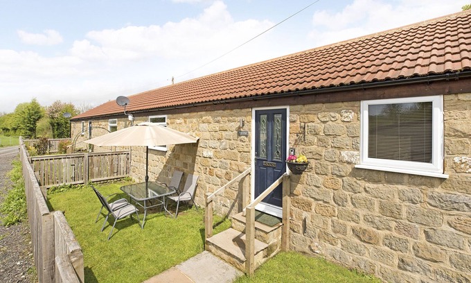 Knaresborough Cottage | PLUM COTTAGE, with a garden in Knaresborough