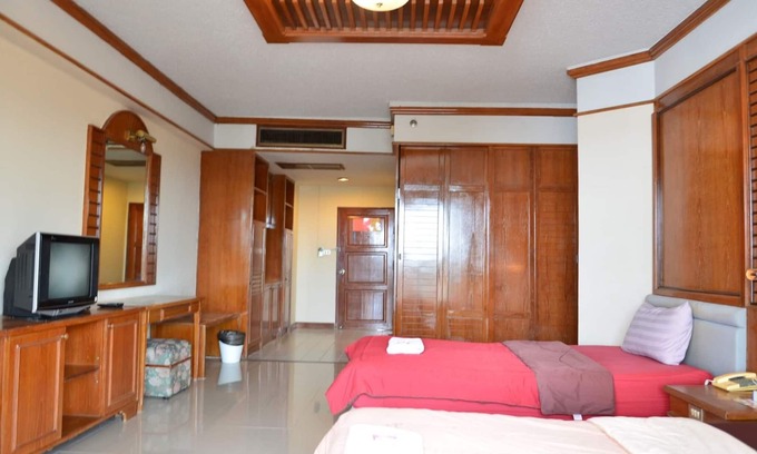 Noen Phra Condo | PMY Beach Condo , Saengchan. Accommodation at the sea.
