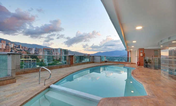 Las Lomas I Apartment | Poblado. Apartamento amoblado, excelente ubicación