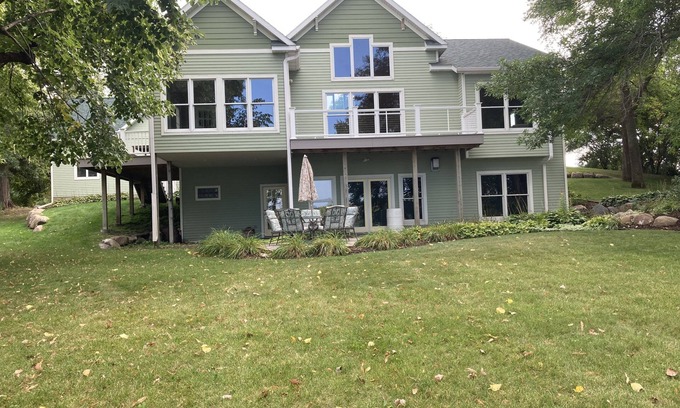 Lowry House | Pocket Lake Beauty