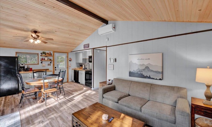 Long Pond Cabin | Pocono Cabin | Hot Tub | Firepit | Lake Access