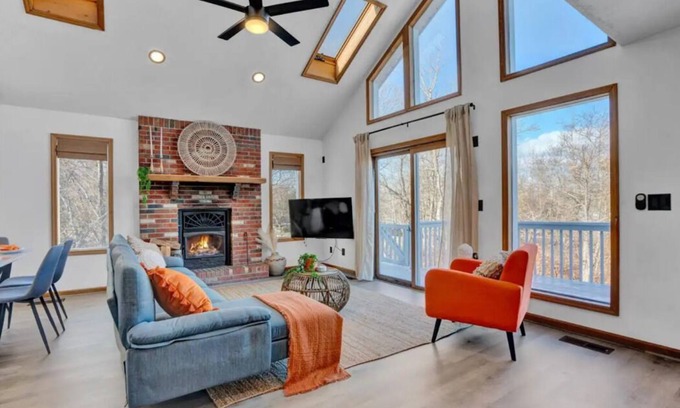 Tunkhannock Township Ski Chalet | Pocono Dream Chalet- HOT TUB/GameRoom/Lake & Pool Access/Fireplace/Firepit