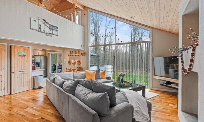 Tobyhanna Cottage | Pocono Scandinavian Cottage by RedAwning