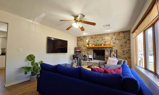 Albrightsville House | Poconos Mountains Papa Bear House Cozy 3 bedroom Escape Retreat