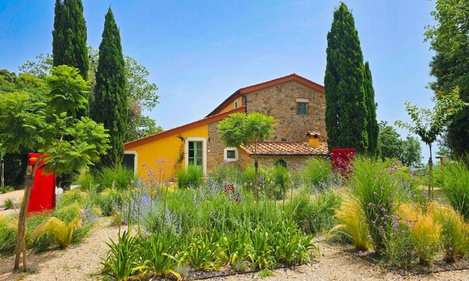 Monteverdi Marittimo Apartment | Podere La Gualda Vecchia alloggi di charme immersi nel Giardino Emozionale outdoor SPA