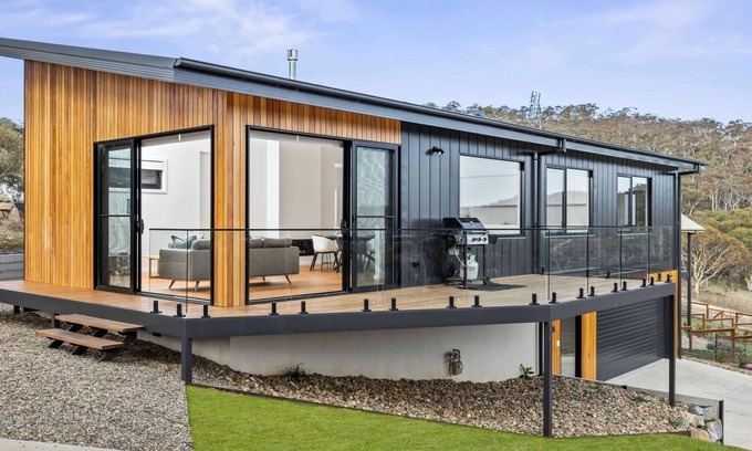 East Jindabyne House | Poets Den - Holiday Home
