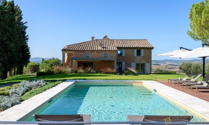 Bollano Villa | POGGIO AL SOLE - Five Bedroom Villa, Sleeps 10