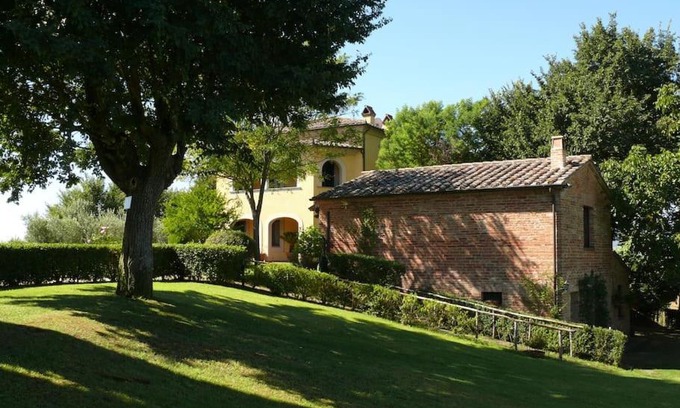Castiglione del Lago House | poggio vaccaio depandance in piscina