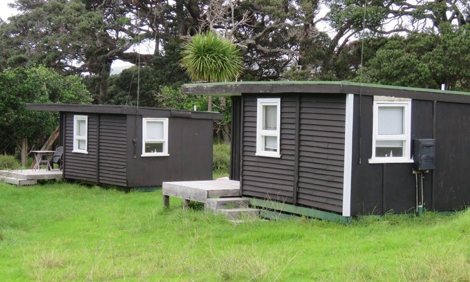 Pakiri Cabin | Pohutukawa Cottage - Seclusive cabin hideaway