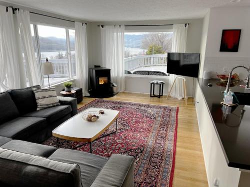 Lyle House | Point Lyle home